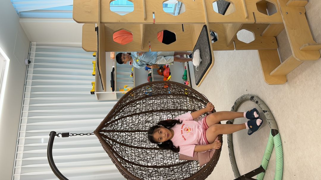 https://image.mom-mom.net/eyJidWNrZXQiOiJtb21tb20tbW9tc3RvdWNoIiwia2V5IjoicGxhY2VzLzY2YjIxNDA2MjAyMzQ5M2EwZWNjNzcyOS5qcGVnIiwiZWRpdHMiOnsicmVzaXplIjp7IndpZHRoIjo1MDAsImhlaWdodCI6MjgxfX19