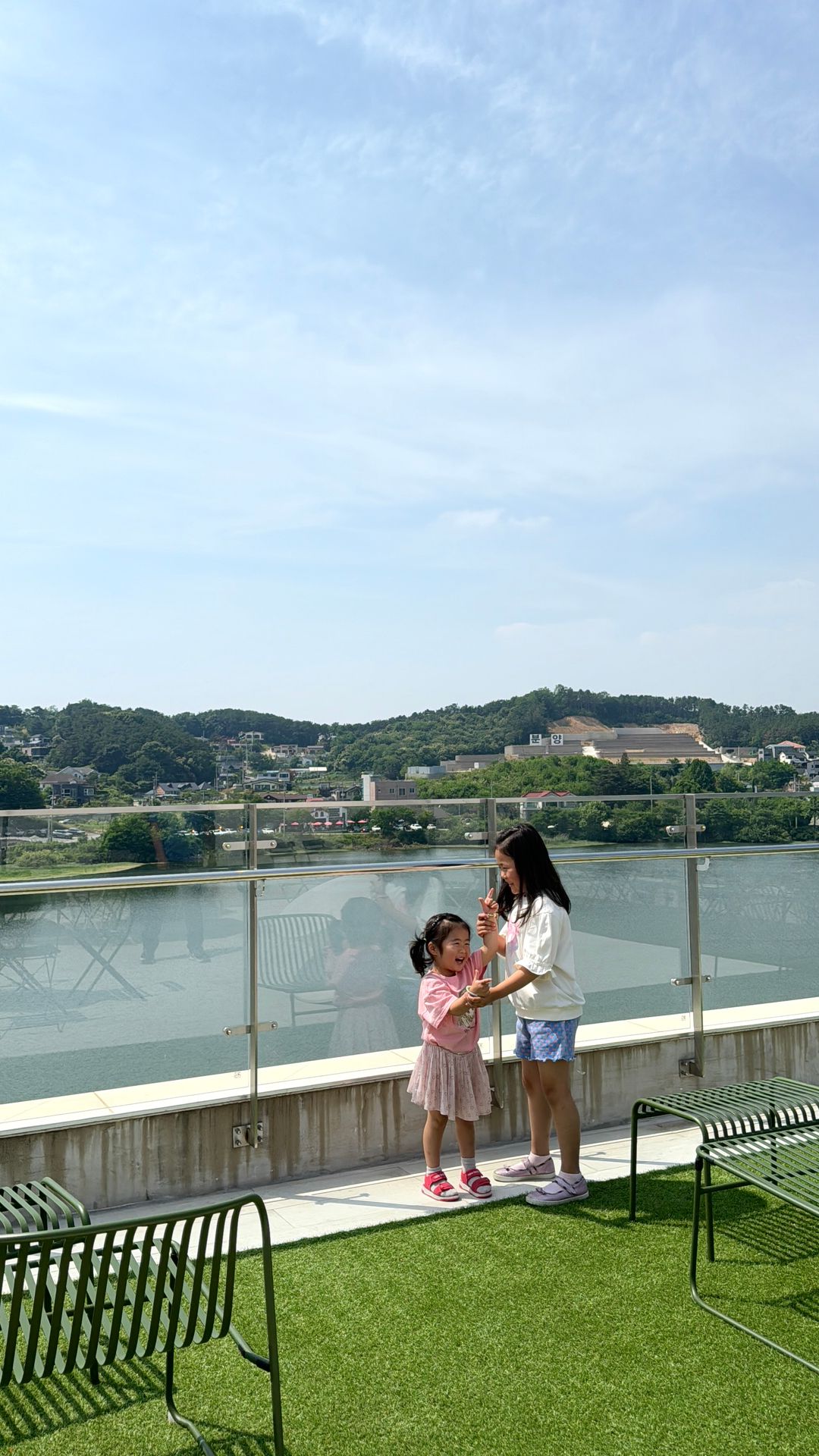 https://image.mom-mom.net/eyJidWNrZXQiOiJtb21tb20tbW9tc3RvdWNoIiwia2V5IjoicGxhY2VzLzY2Yzc0MDA1MGZiNzBlMDJmODQwODliNS5qcGVnIiwiZWRpdHMiOnsicmVzaXplIjp7IndpZHRoIjoyODEsImhlaWdodCI6NTAwfX19
