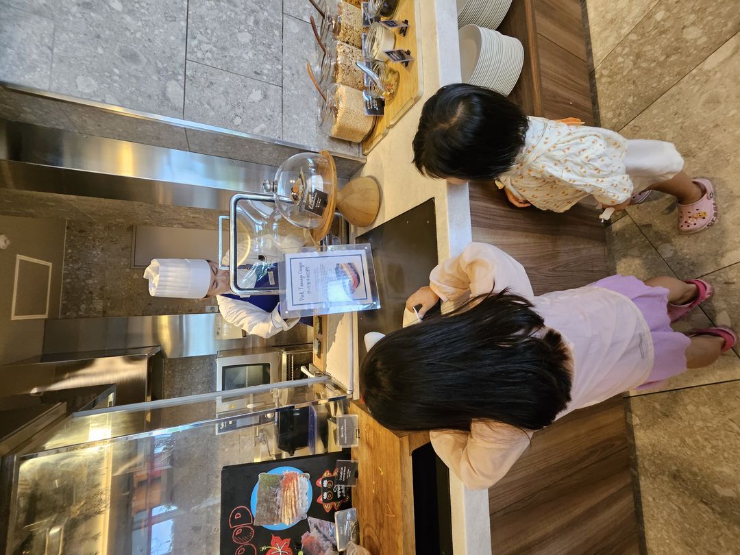 https://image.mom-mom.net/eyJidWNrZXQiOiJtb21tb20tbW9tc3RvdWNoIiwia2V5IjoicGxhY2VzLzY2ZWVkZDllYjkyYzQ2YThmZmEyZjI4OC5qcGciLCJlZGl0cyI6eyJyZXNpemUiOnsid2lkdGgiOjUwMCwiaGVpZ2h0IjozNzV9fX0=