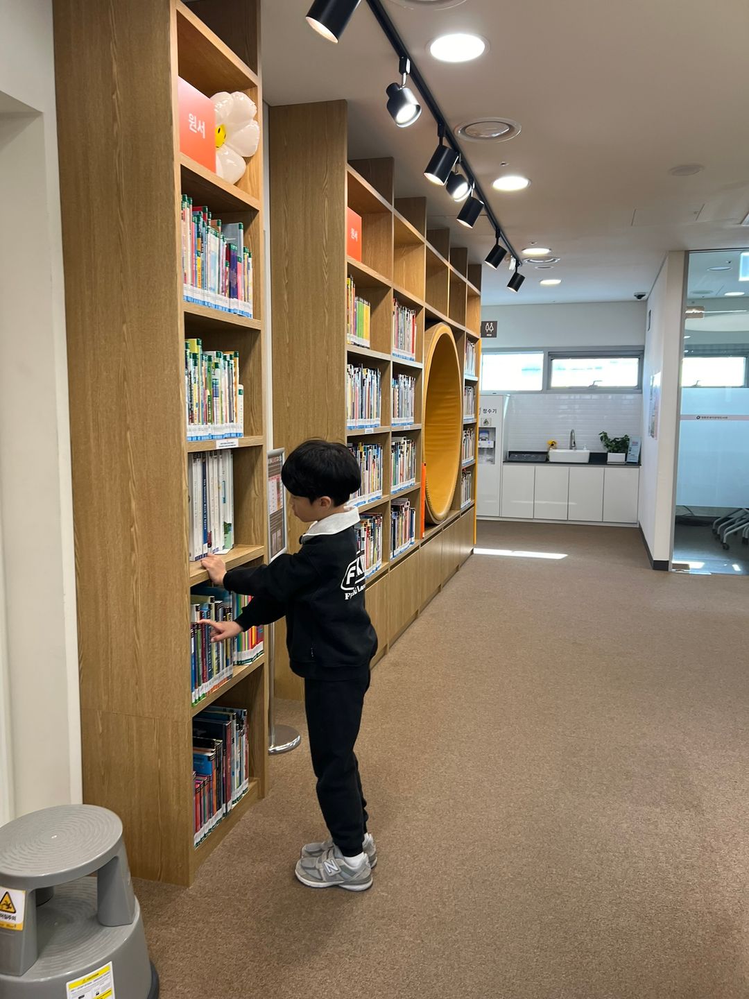 https://image.mom-mom.net/eyJidWNrZXQiOiJtb21tb20tbW9tc3RvdWNoIiwia2V5IjoicGxhY2VzLzY3NDE5NTIwZGNhMzE0NTU5MDRlNjkyYy5KUEVHIiwiZWRpdHMiOnsicmVzaXplIjp7IndpZHRoIjozNzUsImhlaWdodCI6NTAwfX19