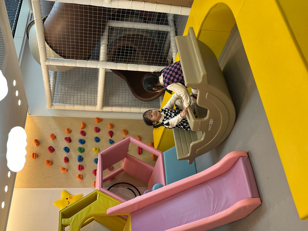 https://image.mom-mom.net/eyJidWNrZXQiOiJtb21tb20tbW9tc3RvdWNoIiwia2V5IjoicGxhY2VzLzY3NDY2N2FhNmQxMzNjYjYxMDM5ODc3NS5qcGVnIiwiZWRpdHMiOnsicmVzaXplIjp7IndpZHRoIjo1MDAsImhlaWdodCI6Mzc1fX19