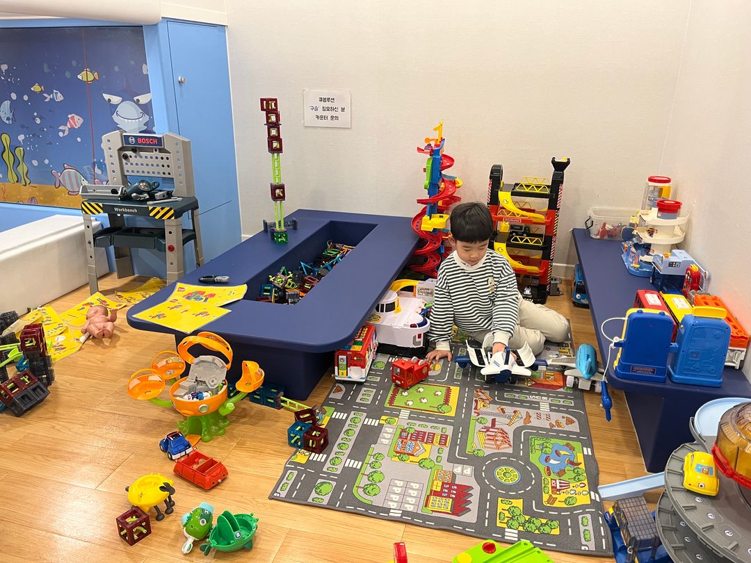 https://image.mom-mom.net/eyJidWNrZXQiOiJtb21tb20tbW9tc3RvdWNoIiwia2V5IjoicGxhY2VzLzY3NGJlN2IxMzQwNzliZGEwZmEyMDhjMC5qcGVnIiwiZWRpdHMiOnsicmVzaXplIjp7IndpZHRoIjoxMDgwLCJ3aXRob3V0RW5sYXJnZW1lbnQiOnRydWV9fX0=