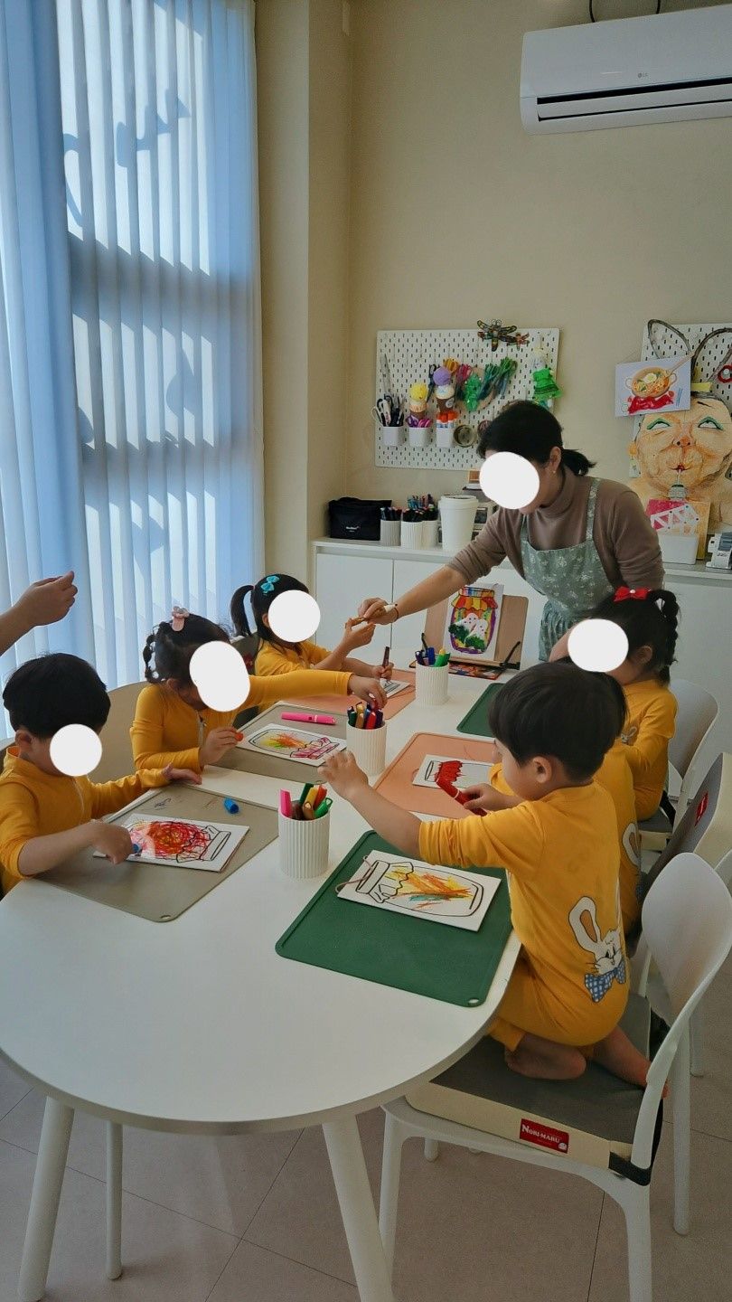 https://image.mom-mom.net/eyJidWNrZXQiOiJtb21tb20tbW9tc3RvdWNoIiwia2V5IjoicGxhY2VzLzY3N2Y4NjM0OGU2ZTEwNGRkYTNjODVhNi5qcGciLCJlZGl0cyI6eyJyZXNpemUiOnsid2lkdGgiOjI4MSwiaGVpZ2h0Ijo1MDB9fX0=