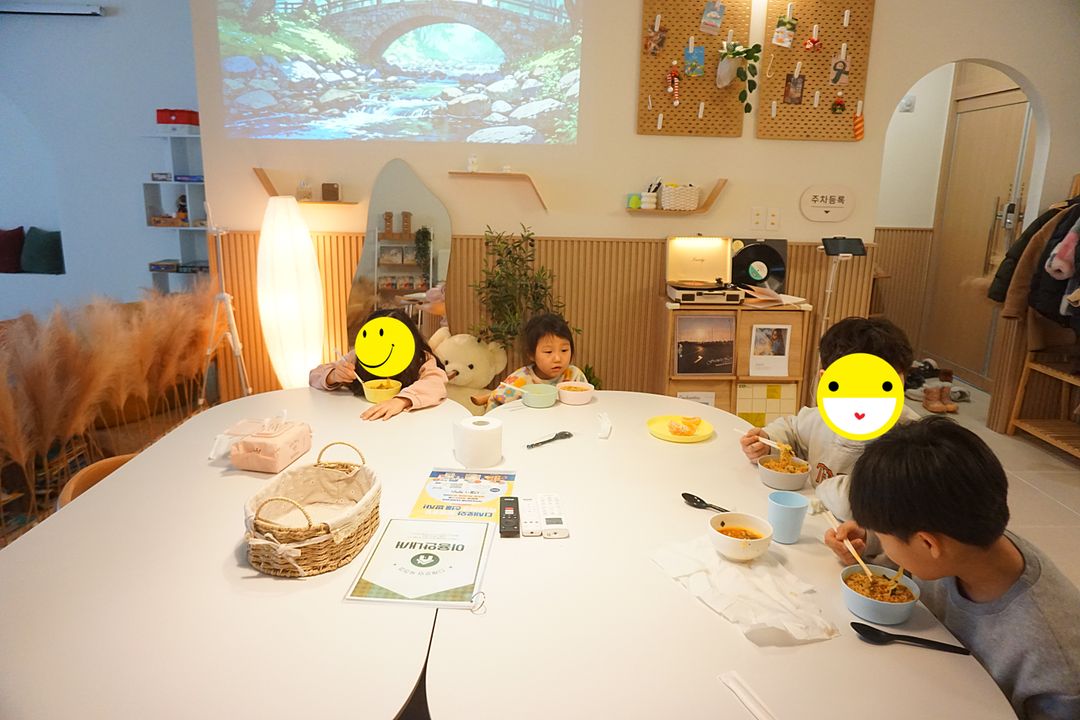 https://image.mom-mom.net/eyJidWNrZXQiOiJtb21tb20tbW9tc3RvdWNoIiwia2V5IjoicGxhY2VzLzY3OWI5YjVmYmJiNGQ3ODE0Yjc1NTY0OC5KUEciLCJlZGl0cyI6eyJyZXNpemUiOnsid2lkdGgiOjUwMCwiaGVpZ2h0IjozMzN9fX0=