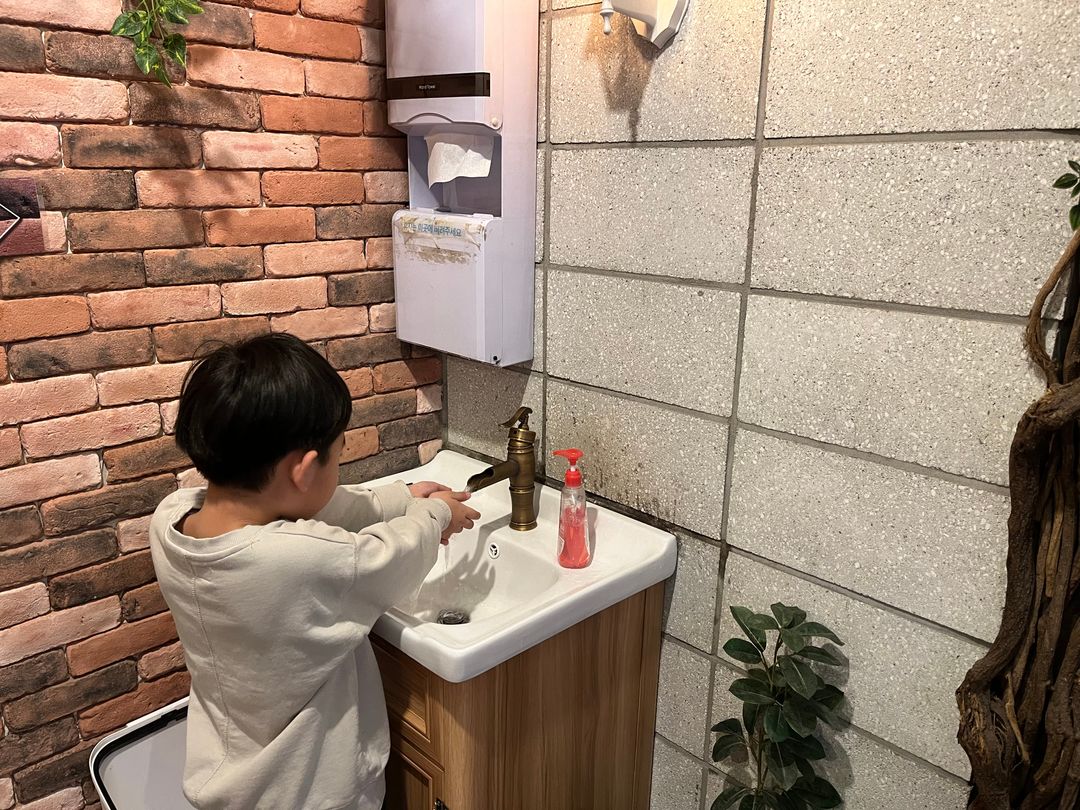 https://image.mom-mom.net/eyJidWNrZXQiOiJtb21tb20tbW9tc3RvdWNoIiwia2V5IjoicGxhY2VzLzY3MWRlMjVjY2MwY2VjODdkNzE5YzlmNS5qcGVnIiwiZWRpdHMiOnsicmVzaXplIjp7IndpZHRoIjo1MDAsImhlaWdodCI6Mzc1fX19