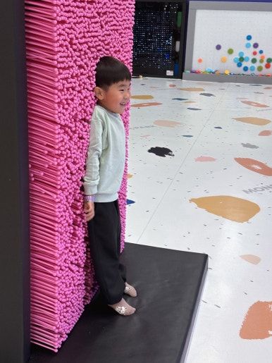 https://image.mom-mom.net/eyJidWNrZXQiOiJtb21tb20tbW9tc3RvdWNoIiwia2V5IjoicGxhY2VzLzY3MjFkOWZlYzM3ZTBlNzdlMGU5NjA5My5qZmlmIiwiZWRpdHMiOnsicmVzaXplIjp7IndpZHRoIjozNzQsImhlaWdodCI6NTAwfX19