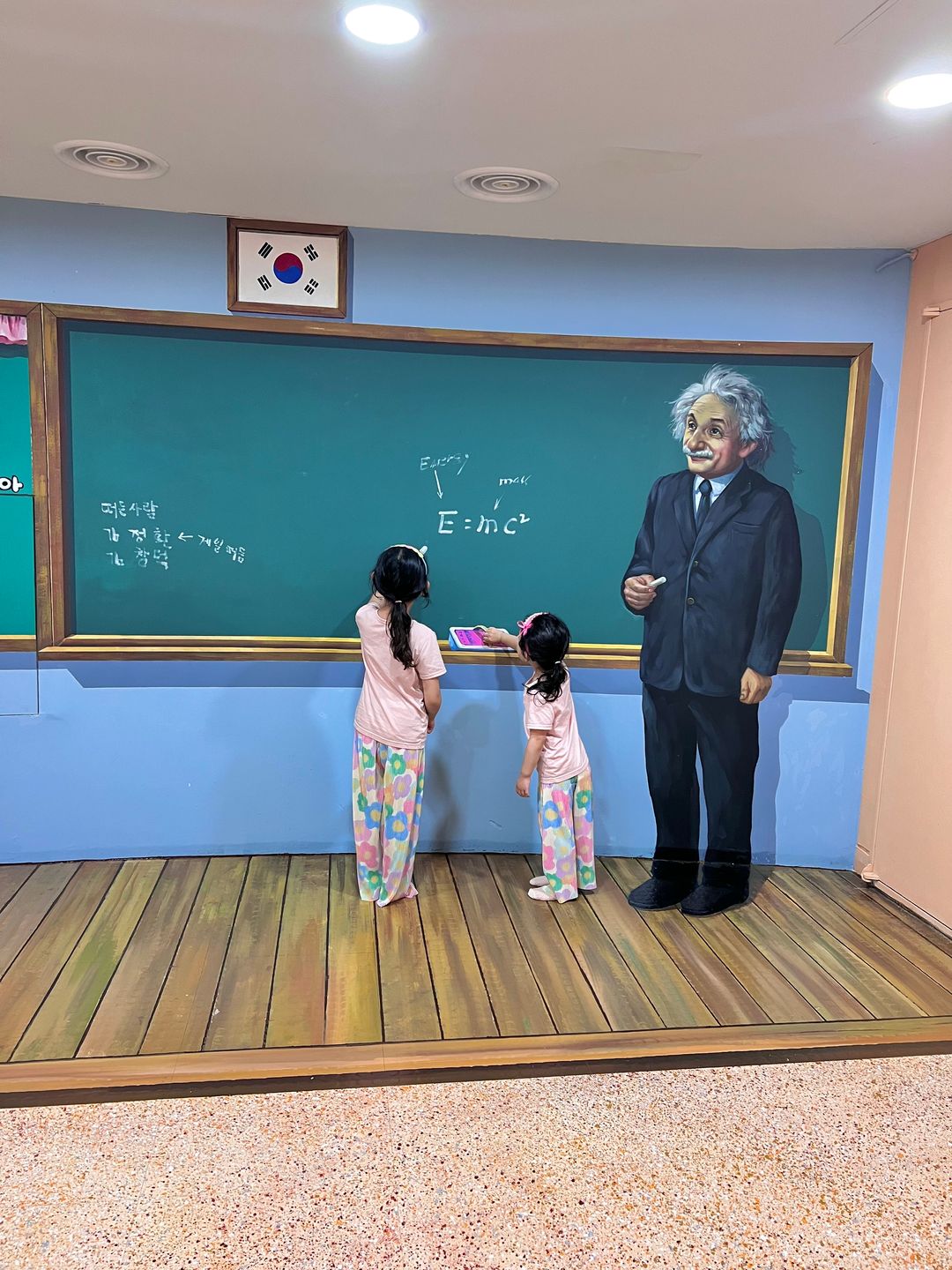 https://image.mom-mom.net/eyJidWNrZXQiOiJtb21tb20tbW9tc3RvdWNoIiwia2V5IjoicGxhY2VzLzY3MmIxN2JiOGQzYThlZGRlNDRhNmI3Yy5qcGVnIiwiZWRpdHMiOnsicmVzaXplIjp7IndpZHRoIjozNzUsImhlaWdodCI6NTAwfX19