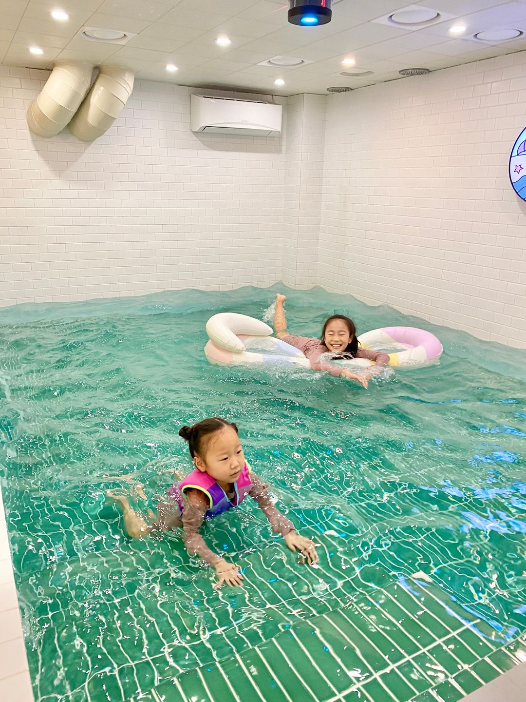 https://image.mom-mom.net/eyJidWNrZXQiOiJtb21tb20tbW9tc3RvdWNoIiwia2V5IjoicGxhY2VzLzY3MmQ2OWM4YmJmMDM5ZDdiYjAwOGE0MS5qcGVnIiwiZWRpdHMiOnsicmVzaXplIjp7IndpZHRoIjoxMDgwLCJ3aXRob3V0RW5sYXJnZW1lbnQiOnRydWV9fX0=