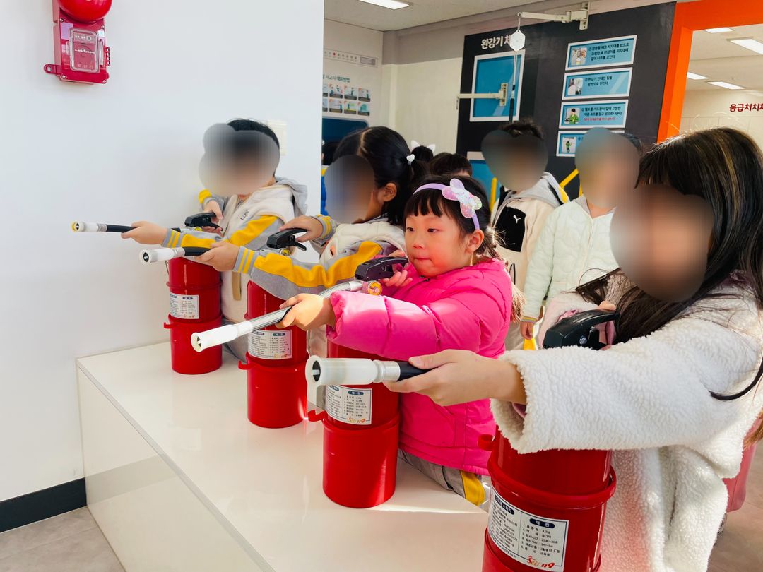 https://image.mom-mom.net/eyJidWNrZXQiOiJtb21tb20tbW9tc3RvdWNoIiwia2V5IjoicGxhY2VzLzY3MmUyNWM1YmJmMDM5ZDdiYjAxNzc3OS5qcGciLCJlZGl0cyI6eyJyZXNpemUiOnsid2lkdGgiOjEwODAsIndpdGhvdXRFbmxhcmdlbWVudCI6dHJ1ZX19fQ==