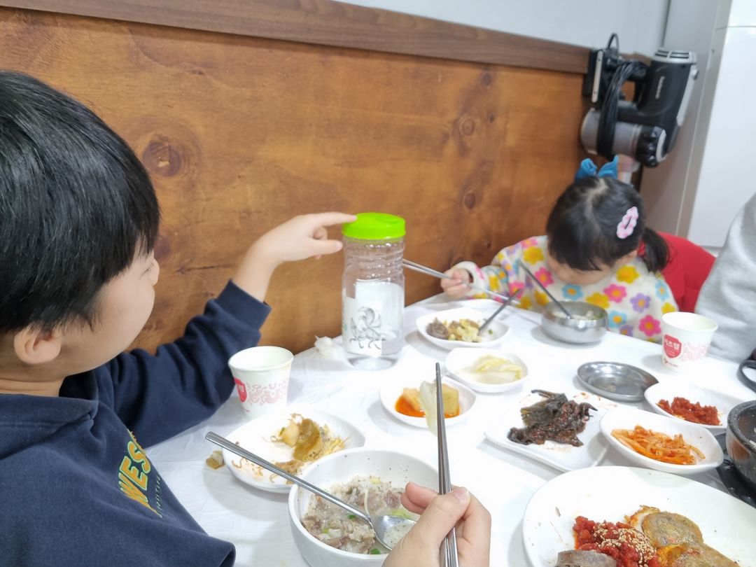 https://image.mom-mom.net/eyJidWNrZXQiOiJtb21tb20tbW9tc3RvdWNoIiwia2V5IjoicGxhY2VzLzY3YjVmMjlhOTJiYzM4ZGJjZjQwNGExOC5qcGciLCJlZGl0cyI6eyJyZXNpemUiOnsid2lkdGgiOjUwMCwiaGVpZ2h0IjozNzV9fX0=