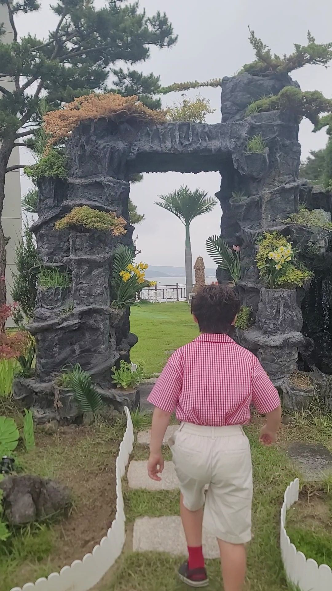 https://image.mom-mom.net/eyJidWNrZXQiOiJtb21tb20tbW9tc3RvdWNoIiwia2V5IjoicGxhY2VzLzY4NTZjMTkyM2E3ZjdmZGRiNTAxZmY4Mi5qcGciLCJlZGl0cyI6eyJyZXNpemUiOnsid2lkdGgiOjI4MSwiaGVpZ2h0Ijo1MDB9fX0=