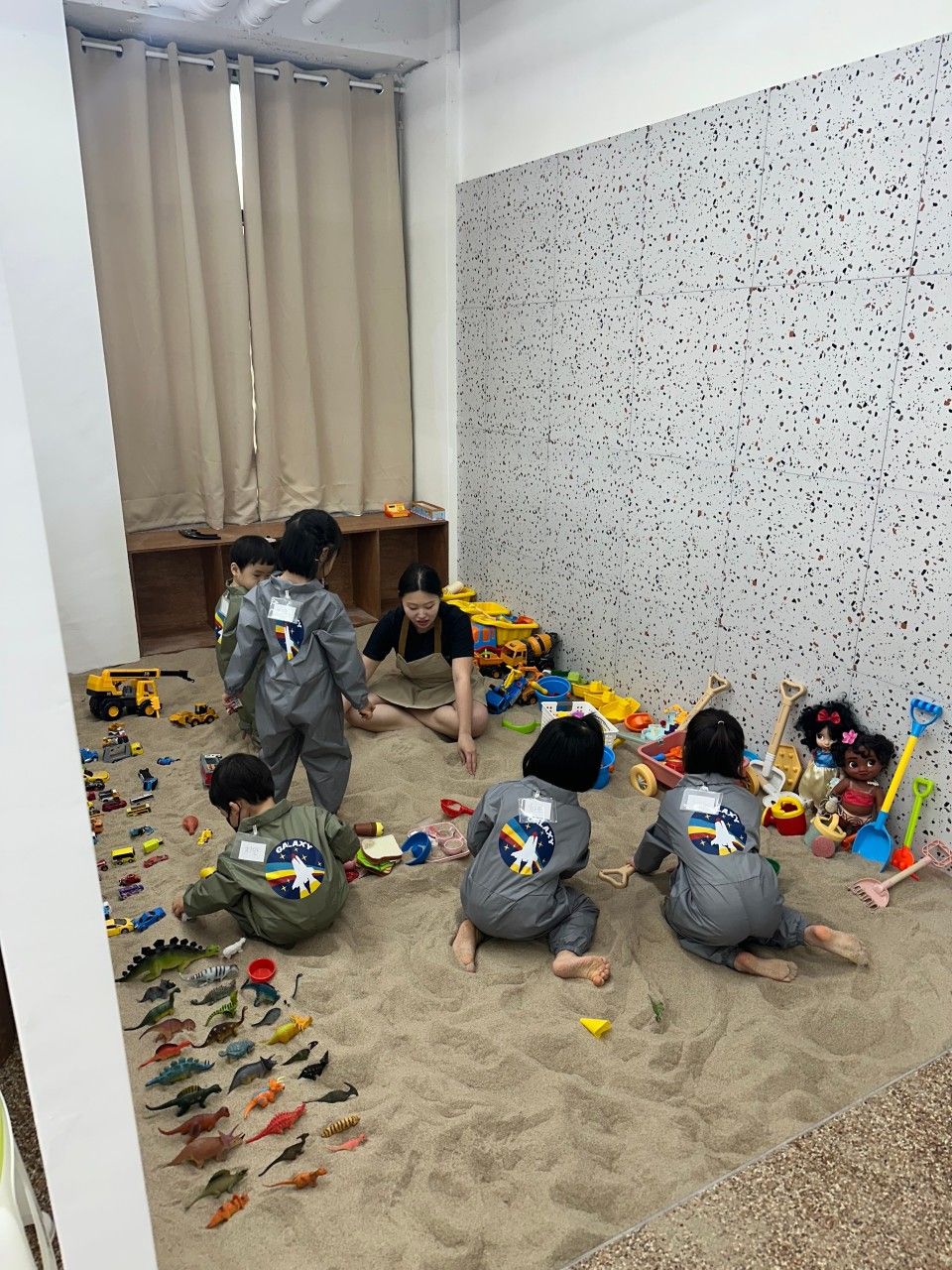 https://image.mom-mom.net/eyJidWNrZXQiOiJtb21tb20tbW9tc3RvdWNoIiwia2V5IjoicGxhY2VzLzY4NWNmMWViNDE3MWExM2MxMGM5NDc1My5qZmlmIiwiZWRpdHMiOnsicmVzaXplIjp7IndpZHRoIjozNzUsImhlaWdodCI6NTAwfX19