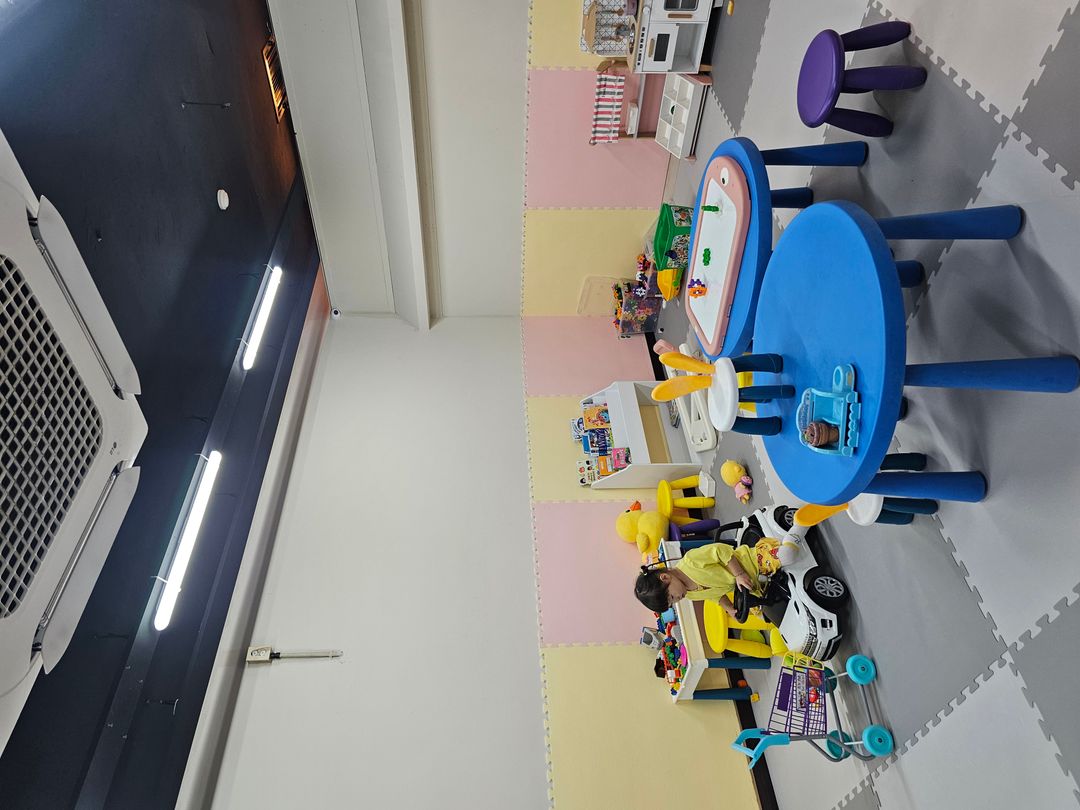 https://image.mom-mom.net/eyJidWNrZXQiOiJtb21tb20tbW9tc3RvdWNoIiwia2V5IjoicGxhY2VzLzY4NWY4ZDBmZTI0ZTNjOWVmNjU0OGQ1OC5qcGciLCJlZGl0cyI6eyJyZXNpemUiOnsid2lkdGgiOjUwMCwiaGVpZ2h0IjozNzV9fX0=