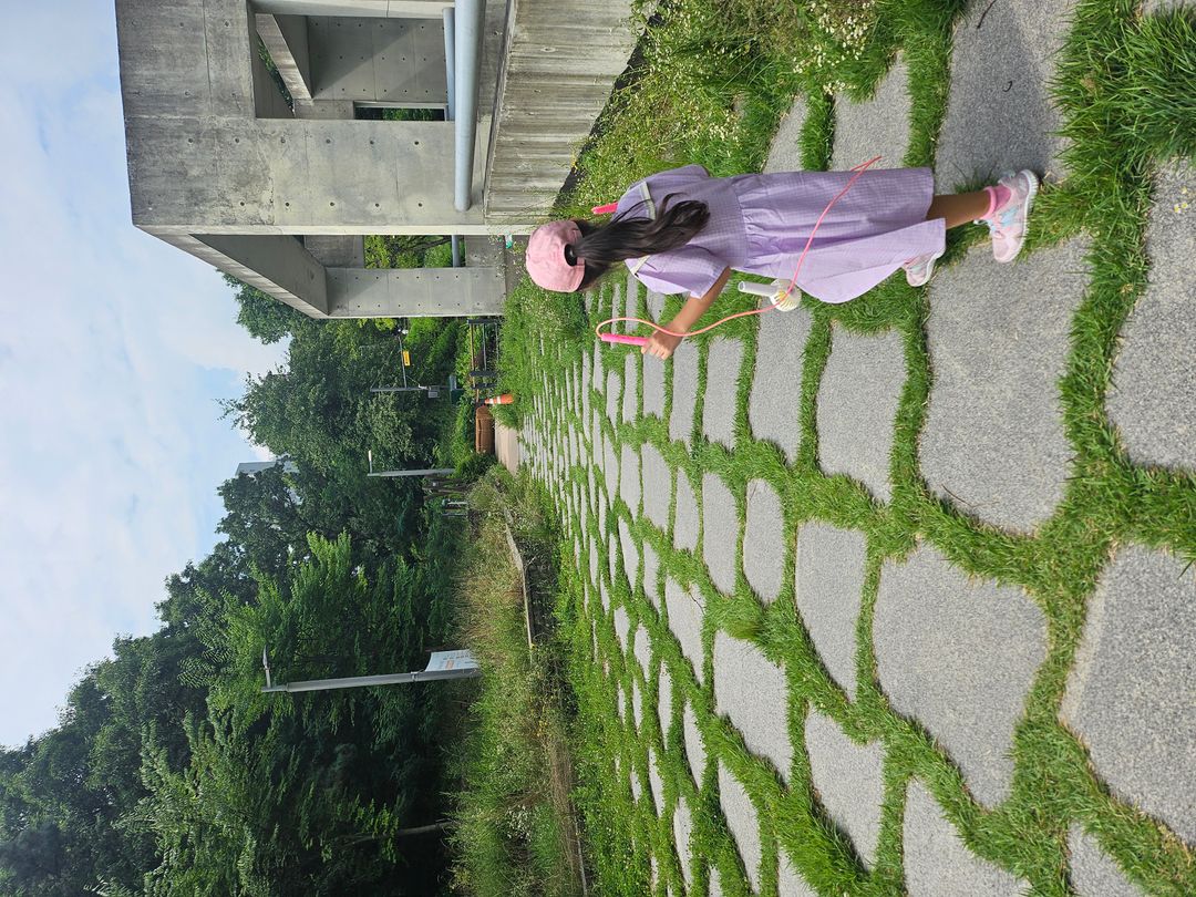 https://image.mom-mom.net/eyJidWNrZXQiOiJtb21tb20tbW9tc3RvdWNoIiwia2V5IjoicGxhY2VzLzY4ODI2MDczNjkxODFkOTNhYmIyZDcwZi5qcGciLCJlZGl0cyI6eyJyZXNpemUiOnsid2lkdGgiOjUwMCwiaGVpZ2h0IjozNzV9fX0=