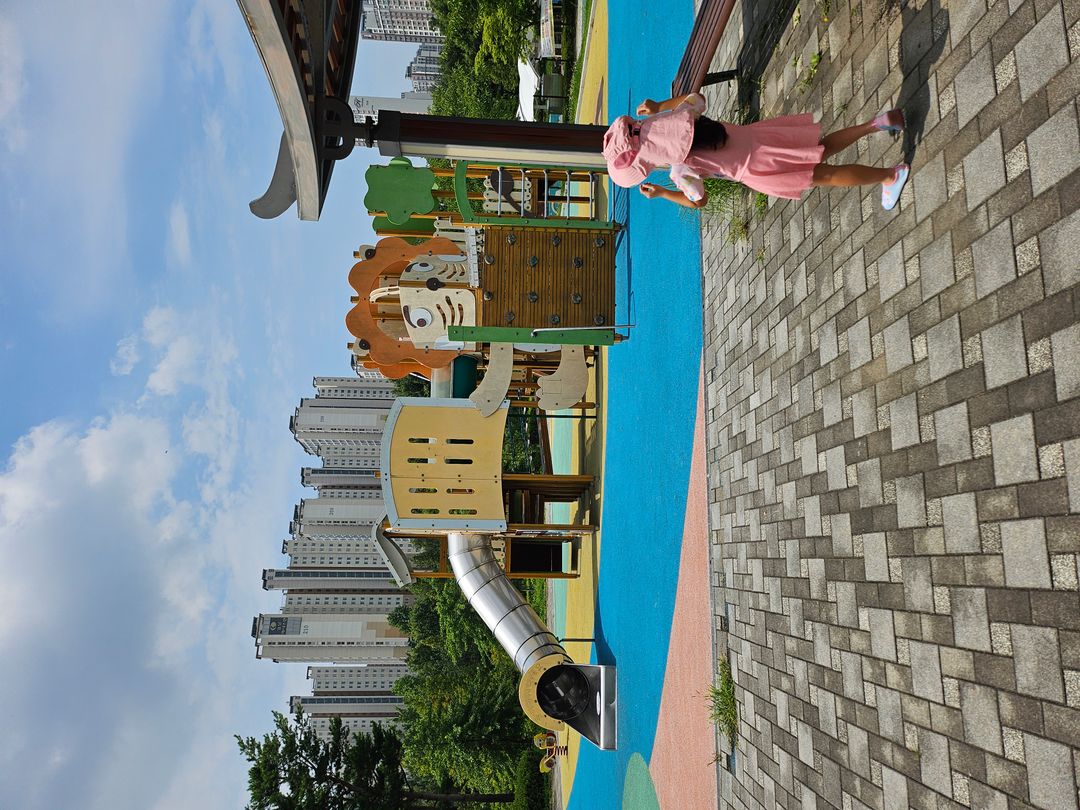 https://image.mom-mom.net/eyJidWNrZXQiOiJtb21tb20tbW9tc3RvdWNoIiwia2V5IjoicGxhY2VzLzY4ODI2MjI2OWY5Y2YzNzQ1NzgxODRlMS5qcGciLCJlZGl0cyI6eyJyZXNpemUiOnsid2lkdGgiOjEwODAsIndpdGhvdXRFbmxhcmdlbWVudCI6dHJ1ZX19fQ==