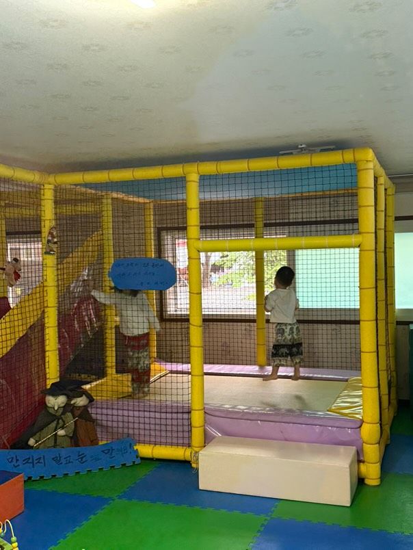 https://image.mom-mom.net/eyJidWNrZXQiOiJtb21tb20tbW9tc3RvdWNoIiwia2V5IjoicGxhY2VzLzY4OTE2MmM0YzlmODZlNDYwNWI4ZTUzMC5qcGciLCJlZGl0cyI6eyJyZXNpemUiOnsid2lkdGgiOjM3NSwiaGVpZ2h0Ijo1MDB9fX0=
