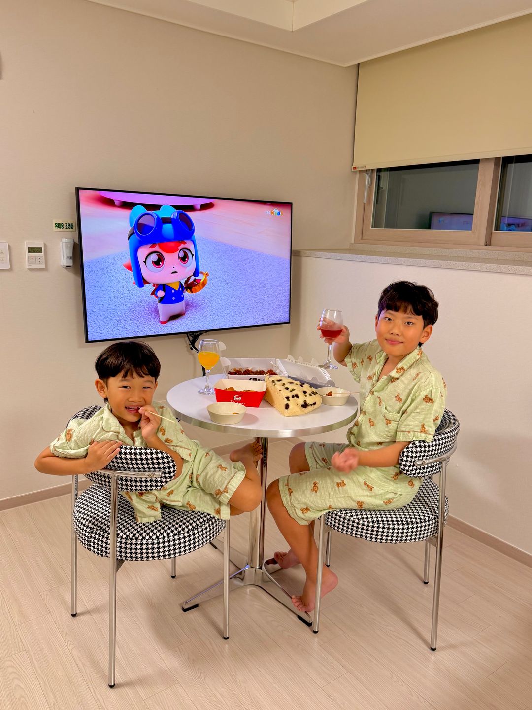 https://image.mom-mom.net/eyJidWNrZXQiOiJtb21tb20tbW9tc3RvdWNoIiwia2V5IjoicGxhY2VzLzY4OWMwMGQ4NTkwYzUzNTE1ZWY1MjIxOC5qcGVnIiwiZWRpdHMiOnsicmVzaXplIjp7IndpZHRoIjozNzUsImhlaWdodCI6NTAwfX19