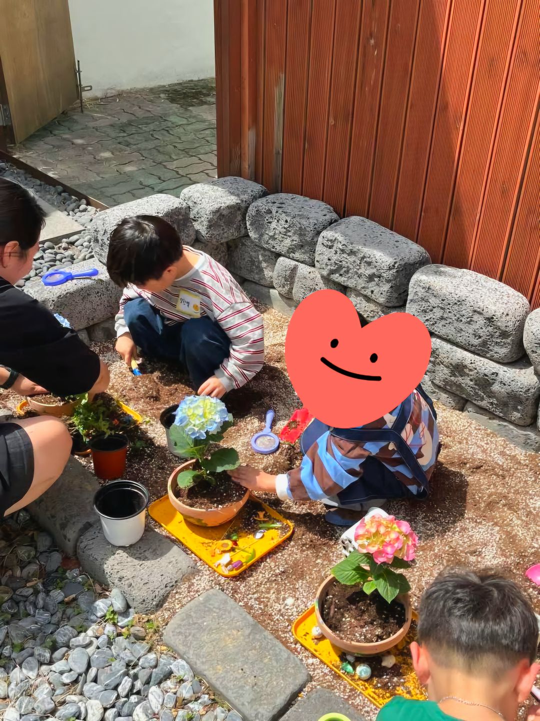 https://image.mom-mom.net/eyJidWNrZXQiOiJtb21tb20tbW9tc3RvdWNoIiwia2V5IjoicGxhY2VzLzY4MDM0MDJjNzYzMmMwMWYzZDRjOGIyZi5qcGciLCJlZGl0cyI6eyJyZXNpemUiOnsid2lkdGgiOjM3NSwiaGVpZ2h0Ijo1MDB9fX0=