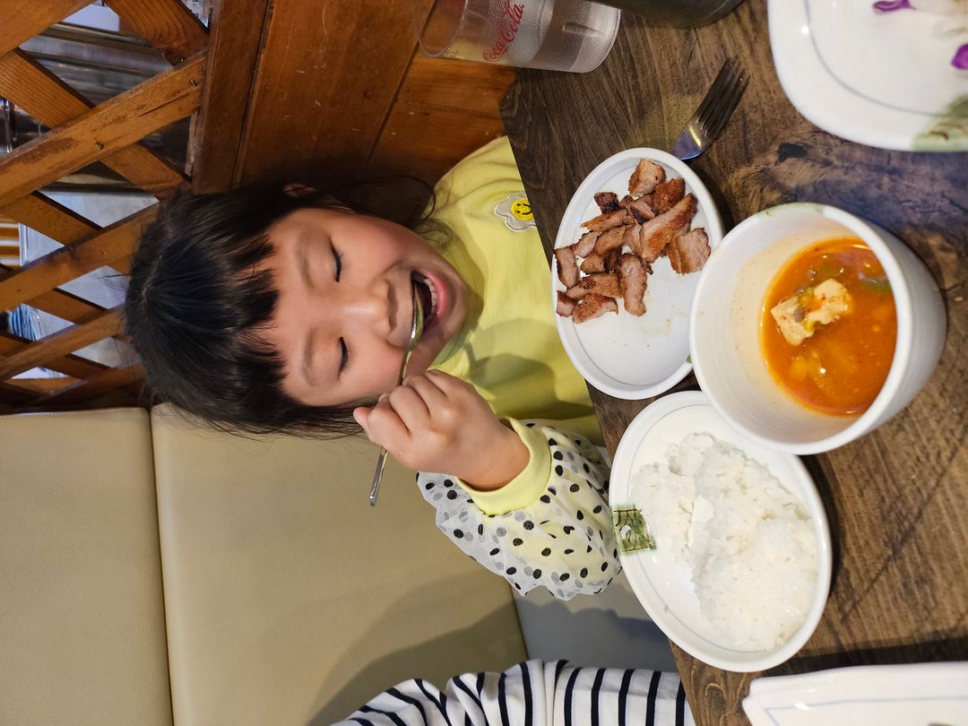https://image.mom-mom.net/eyJidWNrZXQiOiJtb21tb20tbW9tc3RvdWNoIiwia2V5IjoicGxhY2VzLzY4MThjYmUzNGE4NGRhYzZhZTVmNjJlZC5qcGciLCJlZGl0cyI6eyJyZXNpemUiOnsid2lkdGgiOjUwMCwiaGVpZ2h0IjozNzV9fX0=