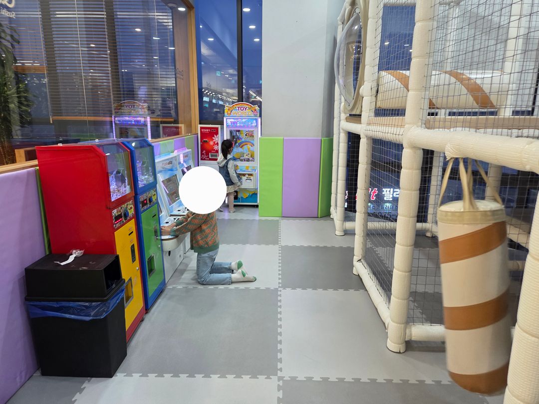 https://image.mom-mom.net/eyJidWNrZXQiOiJtb21tb20tbW9tc3RvdWNoIiwia2V5IjoicGxhY2VzLzY4MWFhZDNlYTVlYjU4ZmIzNDg3NDNjYi5qcGciLCJlZGl0cyI6eyJyZXNpemUiOnsid2lkdGgiOjUwMCwiaGVpZ2h0IjozNzV9fX0=