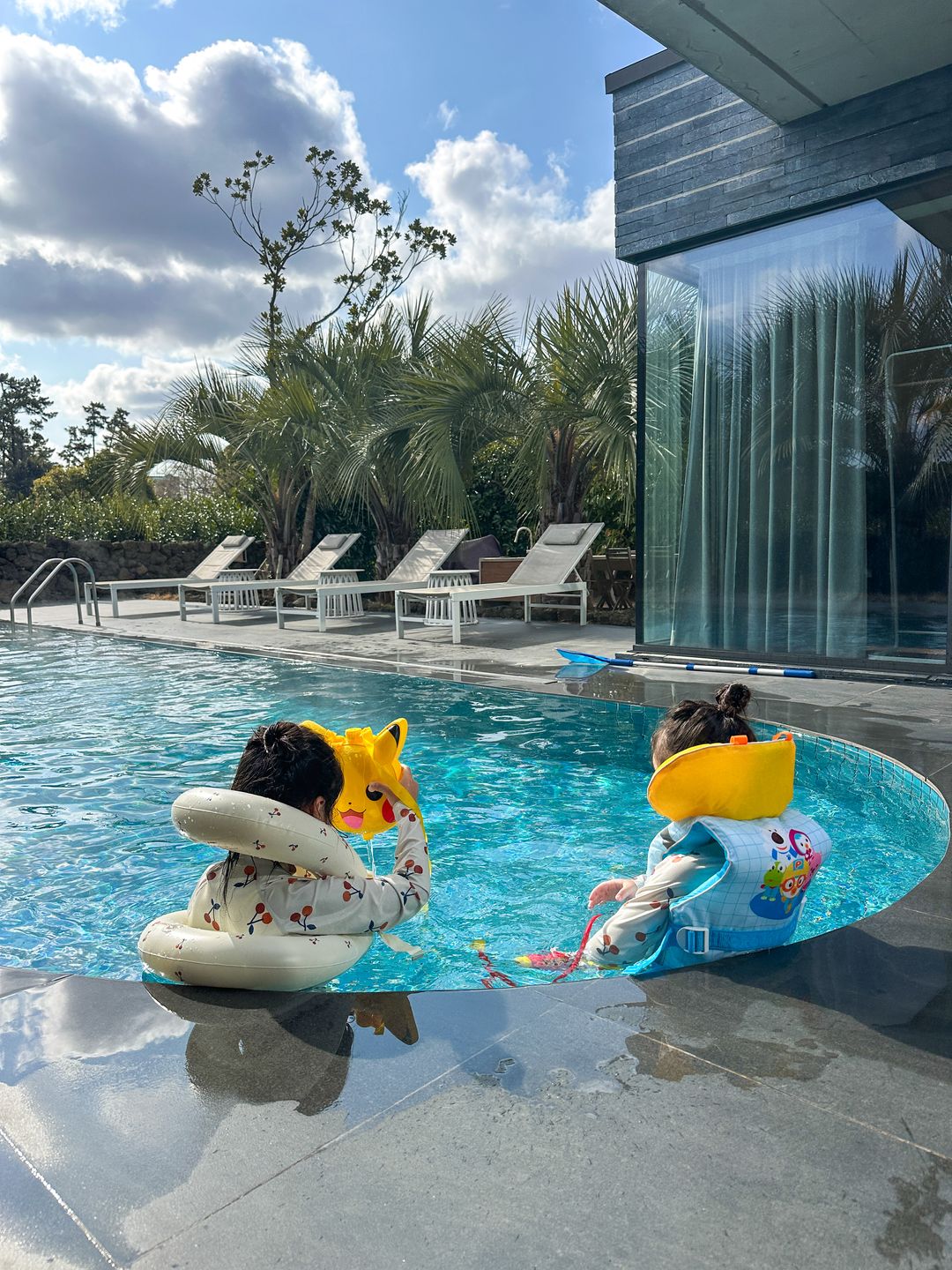 https://image.mom-mom.net/eyJidWNrZXQiOiJtb21tb20tbW9tc3RvdWNoIiwia2V5IjoicGxhY2VzLzY4MjBkNDdiNzFiYWM4Mzk1NTM3YTZjMy5KUEciLCJlZGl0cyI6eyJyZXNpemUiOnsid2lkdGgiOjM3NSwiaGVpZ2h0Ijo1MDB9fX0=