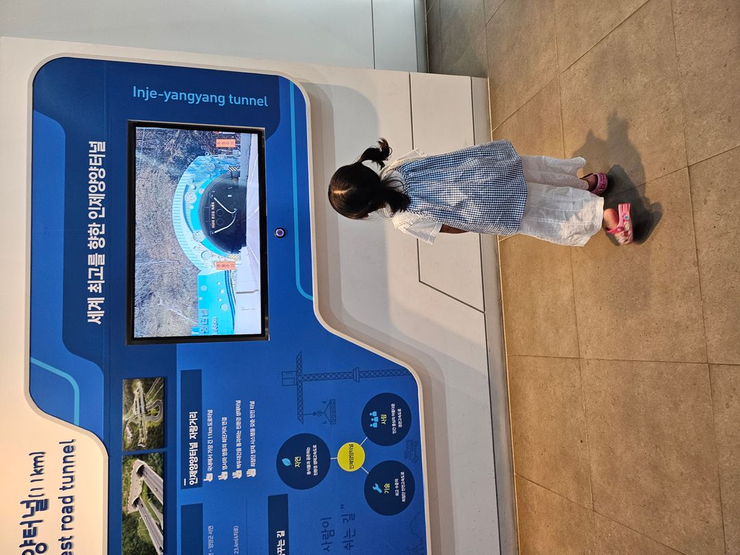 https://image.mom-mom.net/eyJidWNrZXQiOiJtb21tb20tbW9tc3RvdWNoIiwia2V5IjoicGxhY2VzLzY4ZGJlZWY3NDM0YjBkNTE4YTVkM2ZkZS5qcGciLCJlZGl0cyI6eyJyZXNpemUiOnsid2lkdGgiOjUwMCwiaGVpZ2h0IjozNzV9fX0=