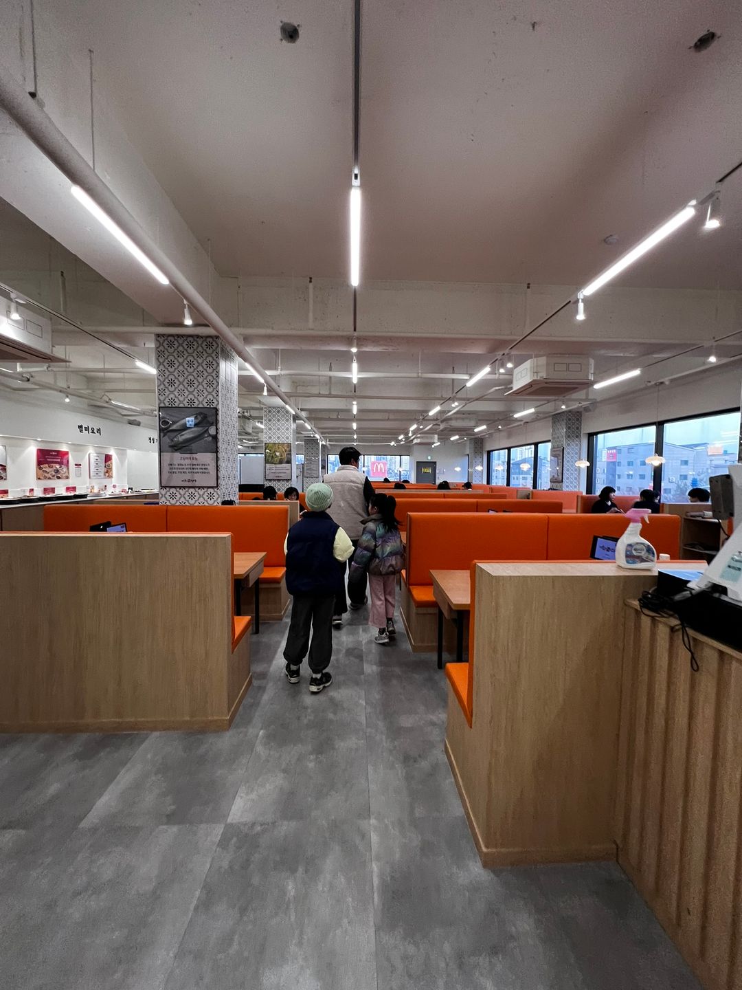 https://image.mom-mom.net/eyJidWNrZXQiOiJtb21tb20tbW9tc3RvdWNoIiwia2V5IjoicGxhY2VzLzY5OTcxNjljYjFlNDAwNDM3MGQzNzI4ZC5KUEVHIiwiZWRpdHMiOnsicmVzaXplIjp7IndpZHRoIjozNzUsImhlaWdodCI6NTAwfX19