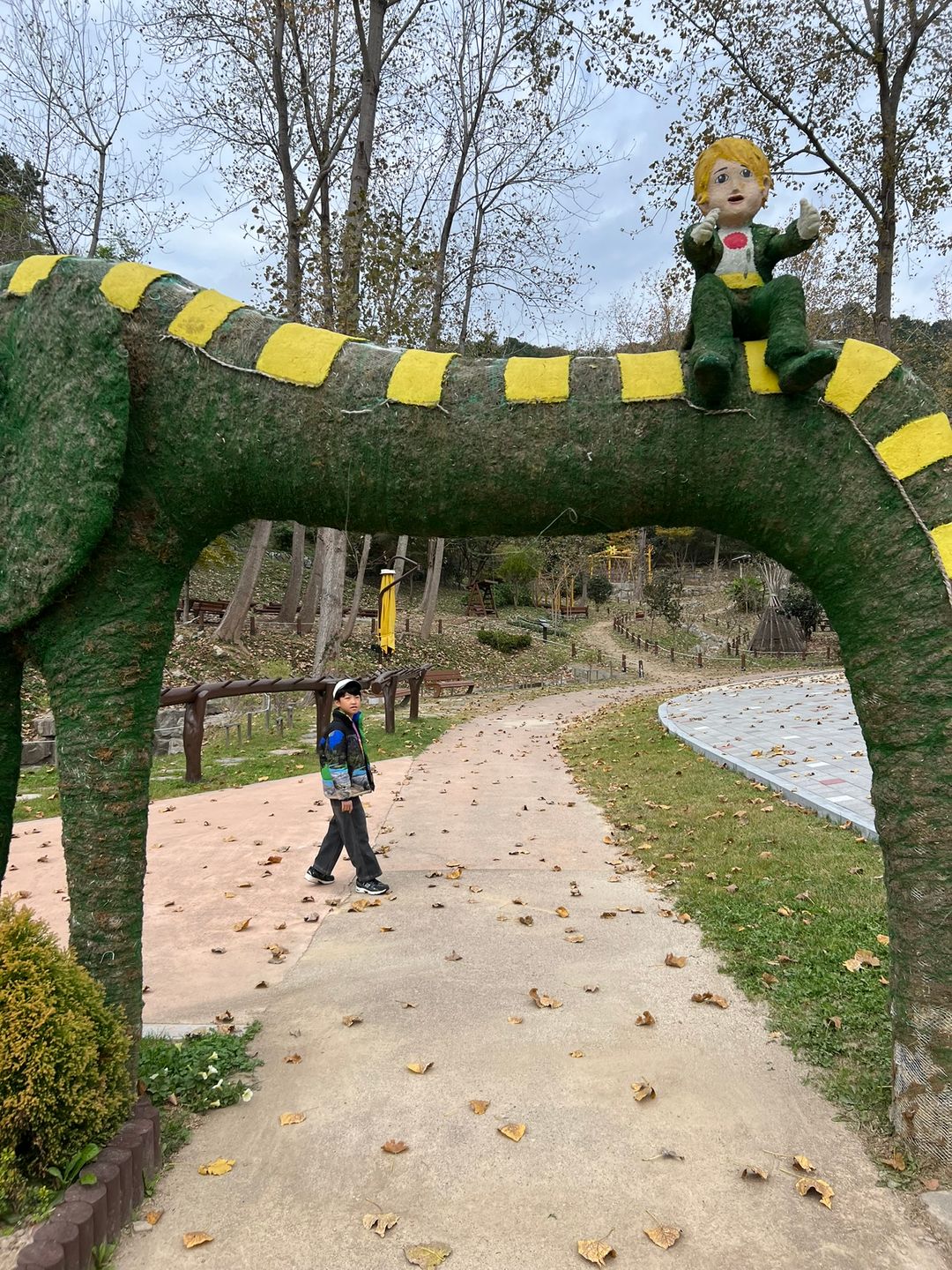 https://image.mom-mom.net/eyJidWNrZXQiOiJtb21tb20tbW9tc3RvdWNoIiwia2V5IjoicGxhY2VzLzY5MGY2NzZmMzZmNjJhMmZjYmRmMTcwZC5KUEVHIiwiZWRpdHMiOnsicmVzaXplIjp7IndpZHRoIjozNzUsImhlaWdodCI6NTAwfX19