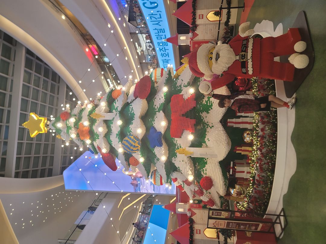 <팝업> 스타필드 고양 레고 크리스마스 산타블루밍캐슬(~26/01/18)