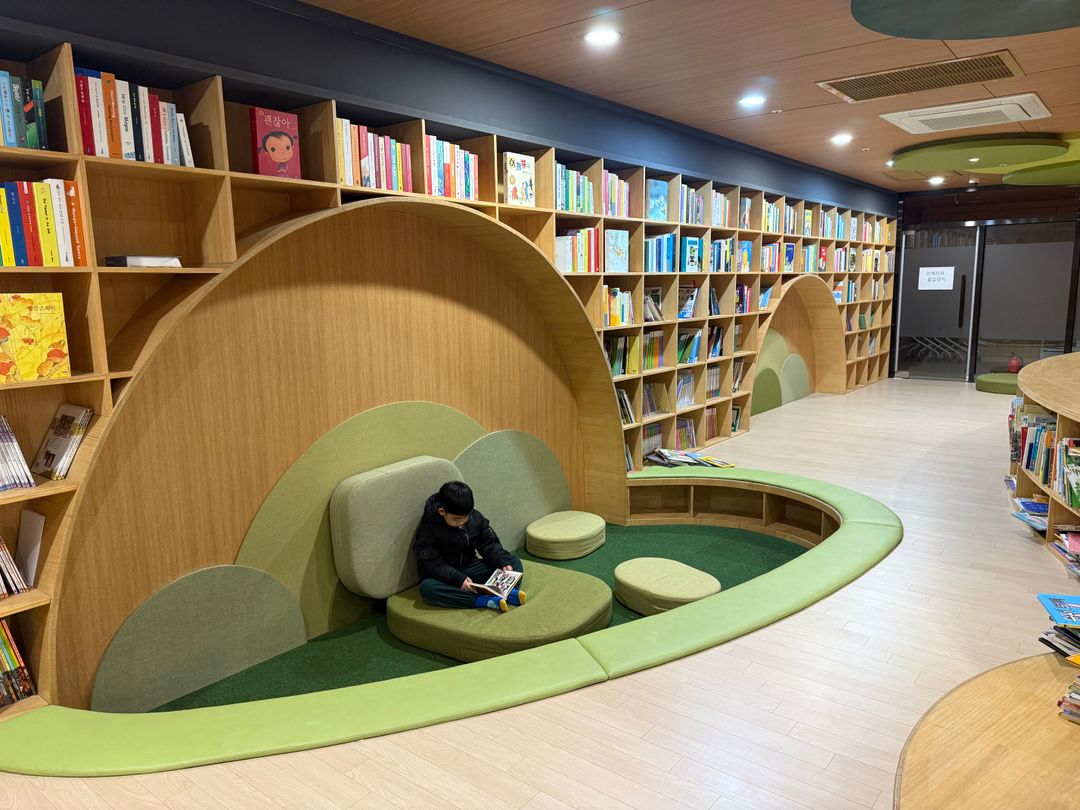 신중동역 랜드마크 푸르지오 시티 열린도서관 
