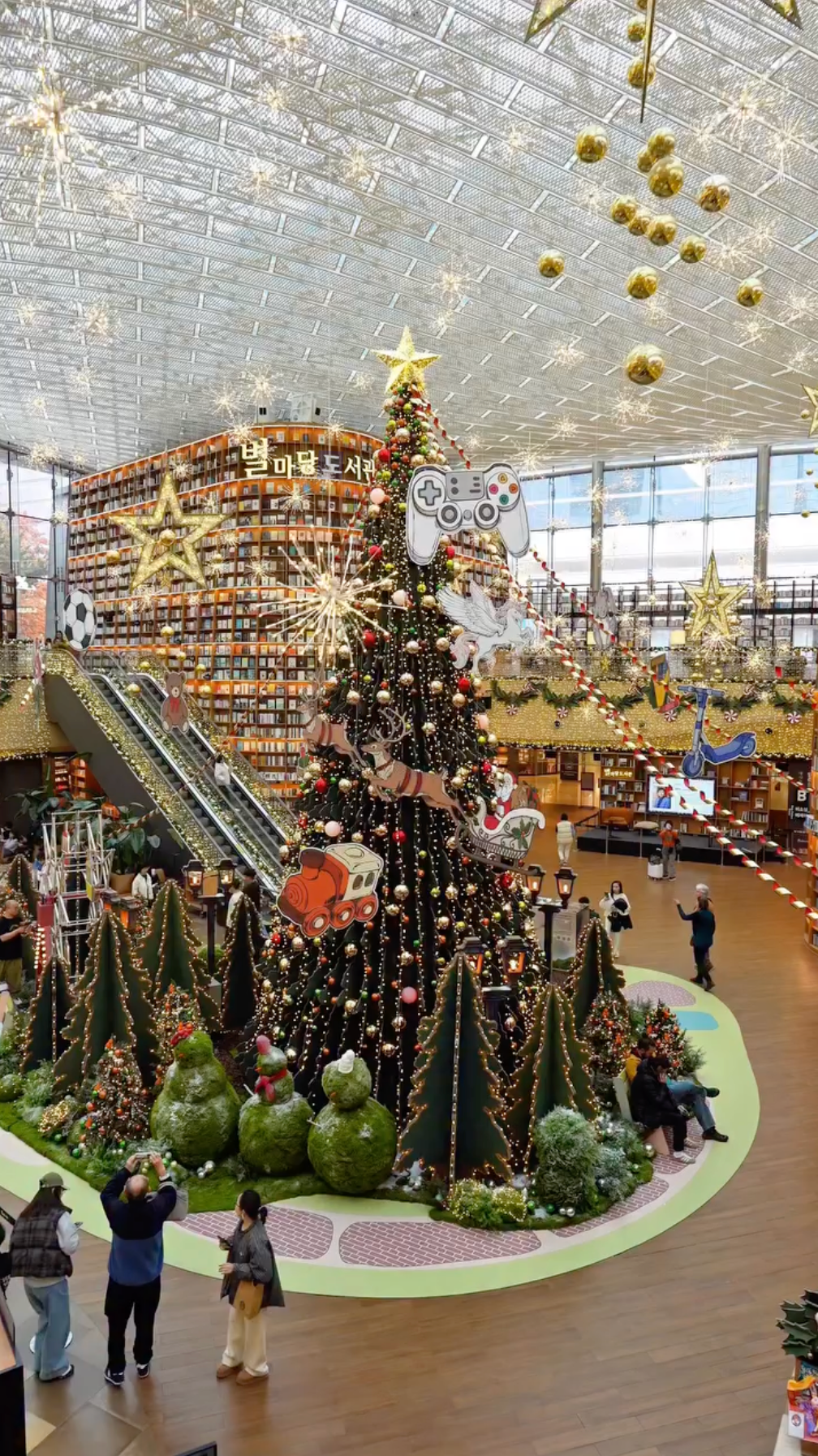 코엑스몰 별마당 도서관 '책 속에 펼쳐진 크리스마스 축제'(~26/01/31)