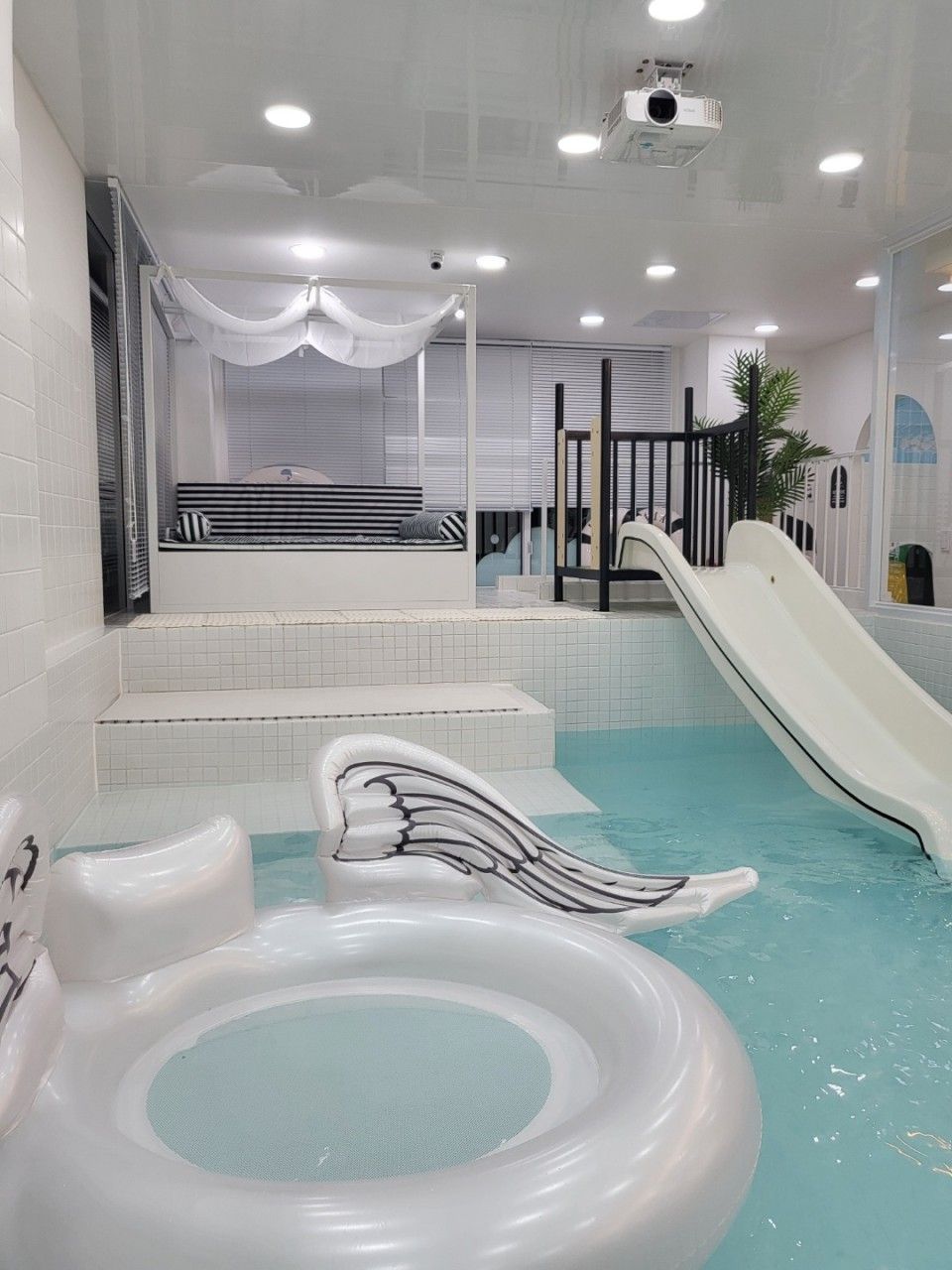 블루베리 키즈풀 파티룸