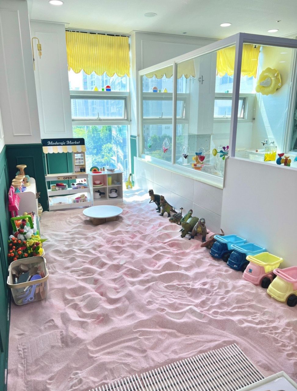https://image.mom-mom.net/eyJidWNrZXQiOiJtb21tb20tbW9tc3RvdWNoIiwia2V5IjoicGxhY2VzLzY5M2Y2ZTAyYzM1MzYxMzA3MjMwZGMxMi5qcGciLCJlZGl0cyI6eyJyZXNpemUiOnsid2lkdGgiOjM4MCwiaGVpZ2h0Ijo1MDB9fX0=