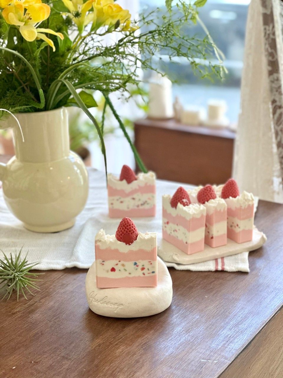 https://image.mom-mom.net/eyJidWNrZXQiOiJtb21tb20tbW9tc3RvdWNoIiwia2V5IjoicGxhY2VzLzZhN2ViODk1Yzk5M2RkZTVjMjkzNjdmZC5qcGVnIiwiZWRpdHMiOnsicmVzaXplIjp7IndpZHRoIjozNzUsImhlaWdodCI6NTAwfX19