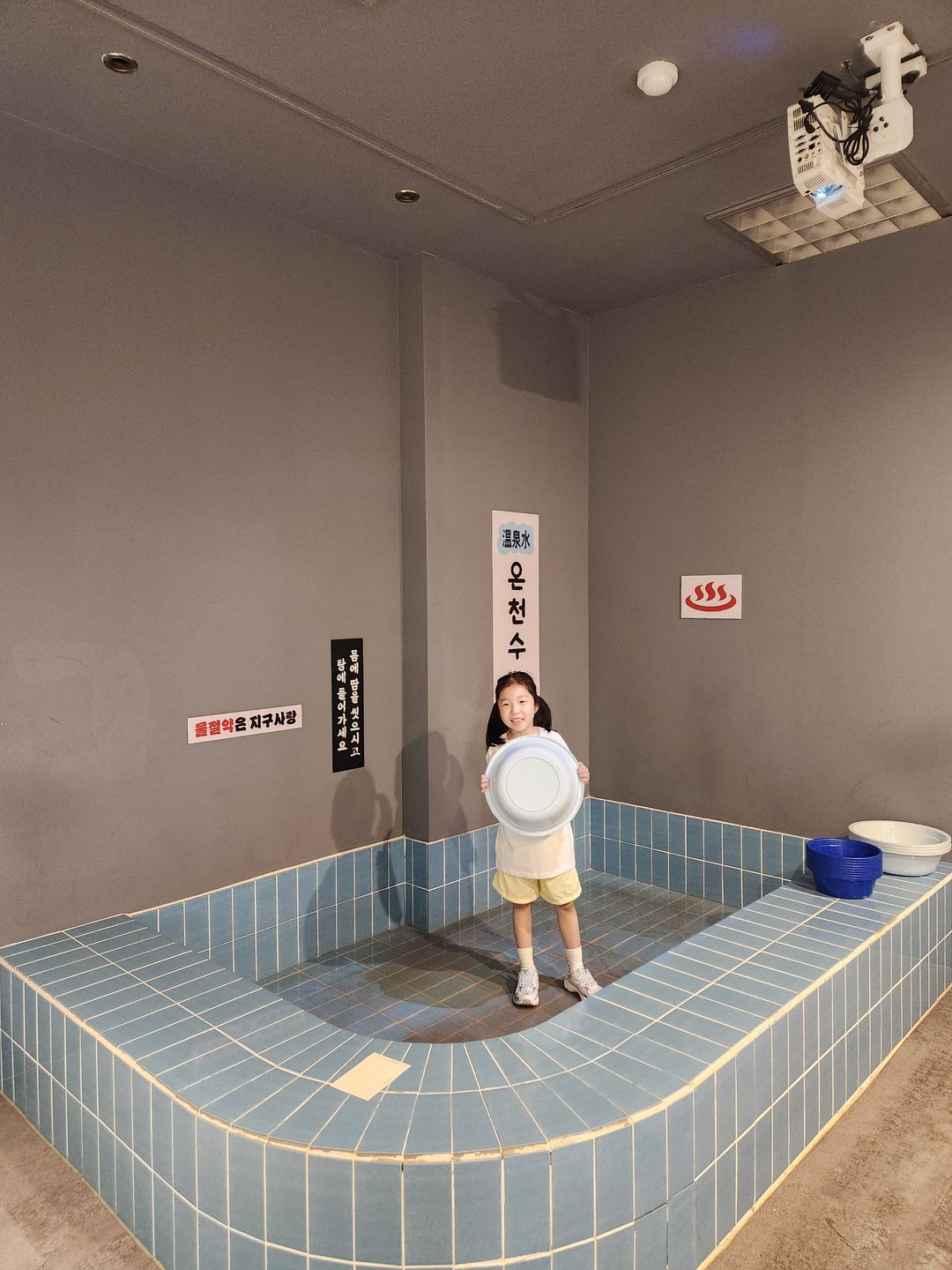 https://image.mom-mom.net/eyJidWNrZXQiOiJtb21tb20tbW9tc3RvdWNoIiwia2V5IjoicGxhY2VzLzZhMjNlMzY5NzY3YjgzODZlZDlmN2IzNy5qcGciLCJlZGl0cyI6eyJyZXNpemUiOnsid2lkdGgiOjM3NSwiaGVpZ2h0Ijo1MDB9fX0=