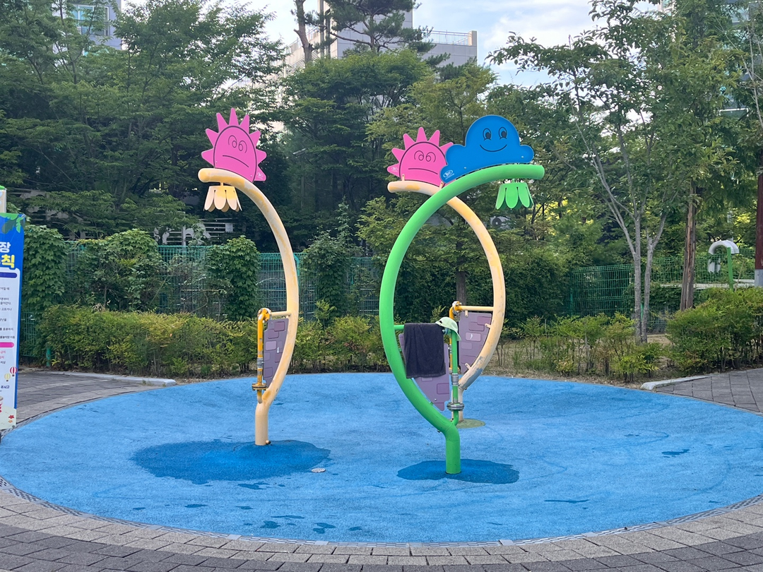 https://image.mom-mom.net/eyJidWNrZXQiOiJtb21tb20tbW9tc3RvdWNoIiwia2V5IjoicGxhY2VzLzZhMmEyZmE0Zjg4ODI3NzAwNWM5NmQwNS5wbmciLCJlZGl0cyI6eyJyZXNpemUiOnsid2lkdGgiOjUwMCwiaGVpZ2h0IjozNzV9fX0=