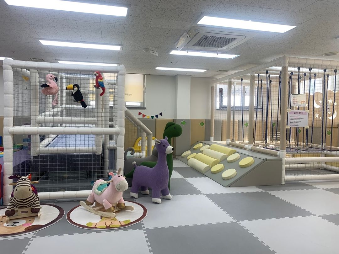 https://image.mom-mom.net/eyJidWNrZXQiOiJtb21tb20tbW9tc3RvdWNoIiwia2V5IjoicGxhY2VzLzZhMmE1ZDg5Yjc3MGNjMjFlNzgxOWI0YS5qcGciLCJlZGl0cyI6eyJyZXNpemUiOnsid2lkdGgiOjUwMCwiaGVpZ2h0IjozNzV9fX0=
