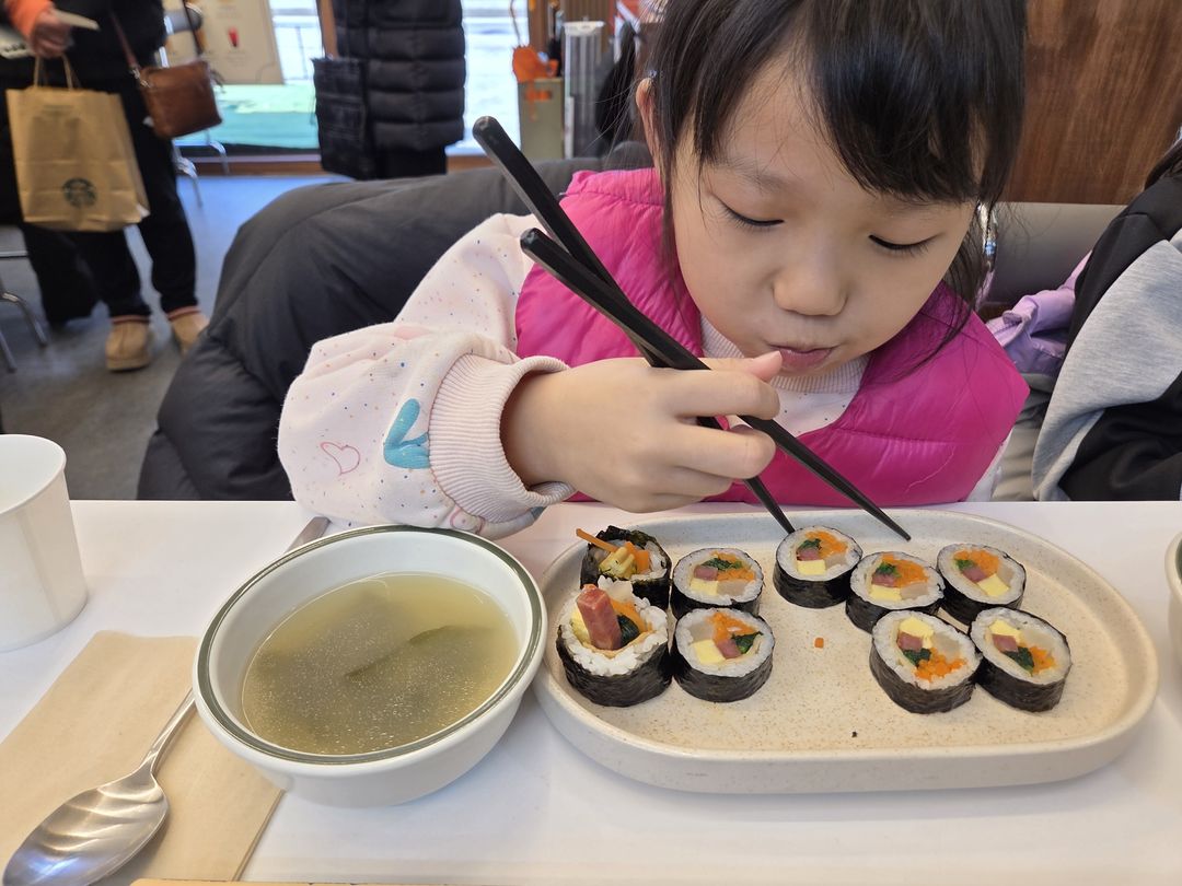 https://image.mom-mom.net/eyJidWNrZXQiOiJtb21tb20tbW9tc3RvdWNoIiwia2V5IjoicGxhY2VzLzZhMmE3MTI2YTZkMjg0YjdlNTJhMGNmZS5qcGciLCJlZGl0cyI6eyJyZXNpemUiOnsid2lkdGgiOjUwMCwiaGVpZ2h0IjozNzV9fX0=