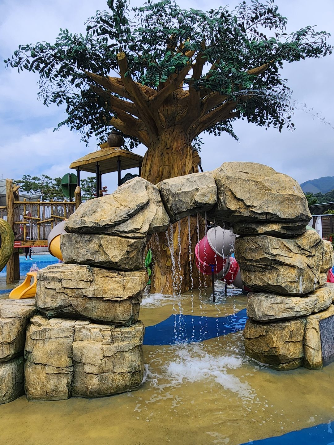 https://image.mom-mom.net/eyJidWNrZXQiOiJtb21tb20tbW9tc3RvdWNoIiwia2V5IjoicGxhY2VzLzZhM2M5MDU2YTkxYWI4ZTkxNzcxNTFiZi5qcGciLCJlZGl0cyI6eyJyZXNpemUiOnsid2lkdGgiOjM3NSwiaGVpZ2h0Ijo1MDB9fX0=