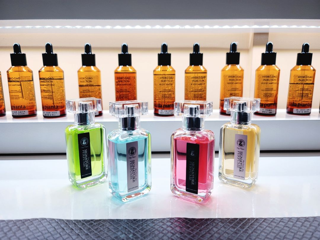 SCENT M.O.M.O.