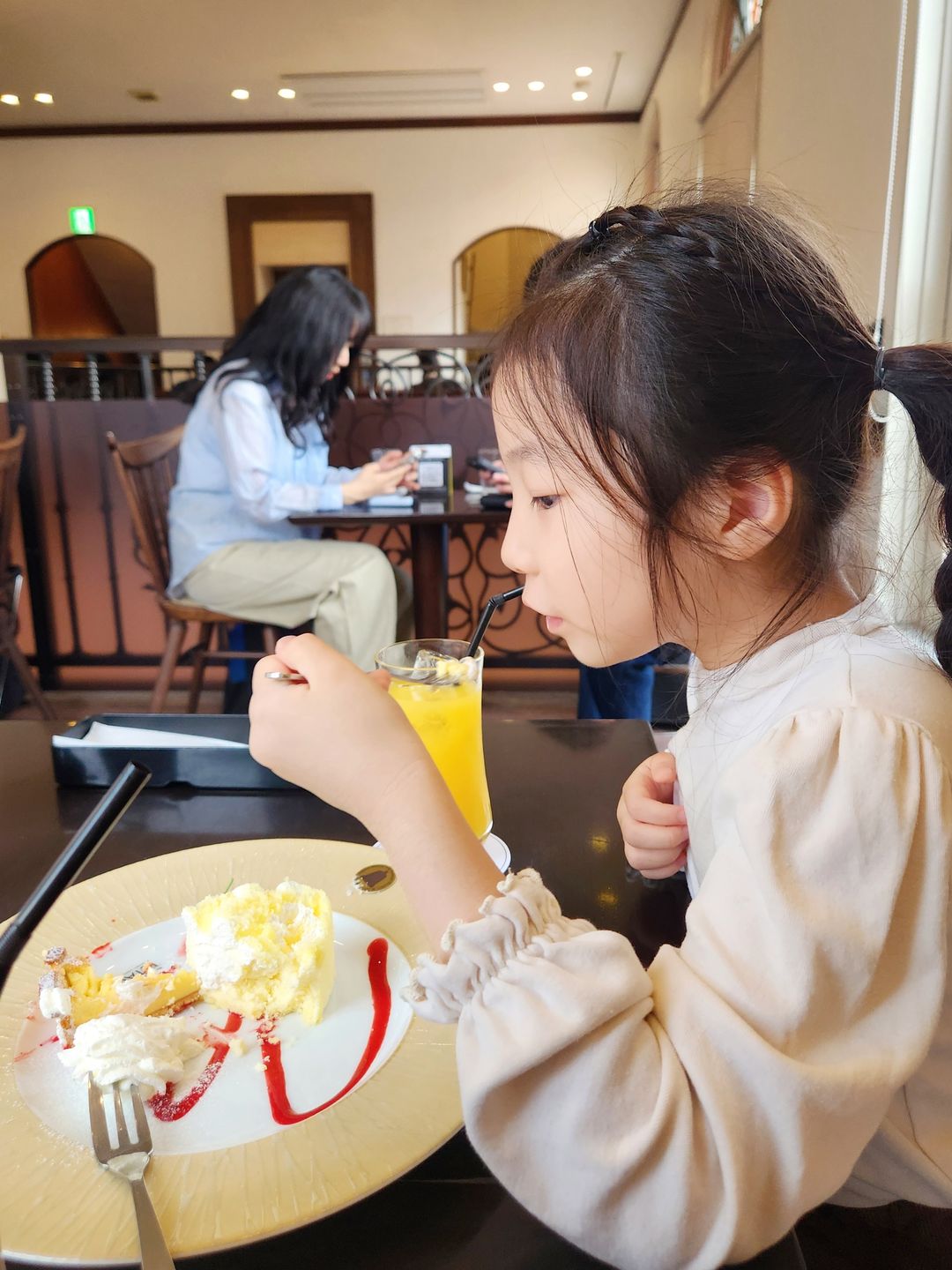 https://image.mom-mom.net/eyJidWNrZXQiOiJtb21tb20tbW9tc3RvdWNoIiwia2V5IjoicGxhY2VzLzZhYWU5NDQ5ZmY0ZTIyMDcxYTMwMDg4My5qcGciLCJlZGl0cyI6eyJyZXNpemUiOnsid2lkdGgiOjM3NSwiaGVpZ2h0Ijo1MDB9fX0=