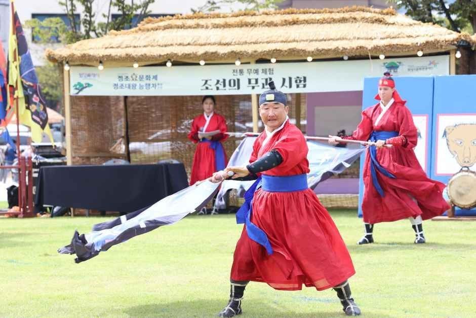 https://image.mom-mom.net/eyJidWNrZXQiOiJtb21tb20tbW9tc3RvdWNoIiwia2V5IjoicGxhY2VzL3NlYXNvbmFsLWV2ZW50cy9mZXN0aXZhbC8xNzI1OTI5LzAyLmpwZyIsImVkaXRzIjp7InJlc2l6ZSI6eyJ3aWR0aCI6NTAwLCJ3aXRob3V0RW5sYXJnZW1lbnQiOnRydWV9fX0=