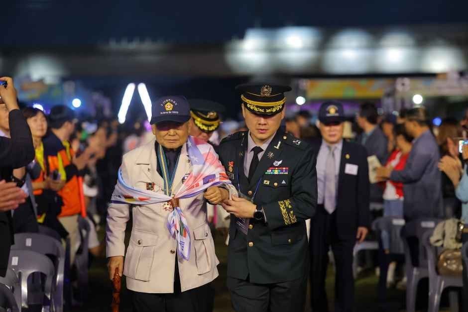 https://image.mom-mom.net/eyJidWNrZXQiOiJtb21tb20tbW9tc3RvdWNoIiwia2V5IjoicGxhY2VzL3NlYXNvbmFsLWV2ZW50cy9mZXN0aXZhbC8xODQ0MTUwLzA0LmpwZyIsImVkaXRzIjp7InJlc2l6ZSI6eyJ3aWR0aCI6NTAwLCJ3aXRob3V0RW5sYXJnZW1lbnQiOnRydWV9fX0=
