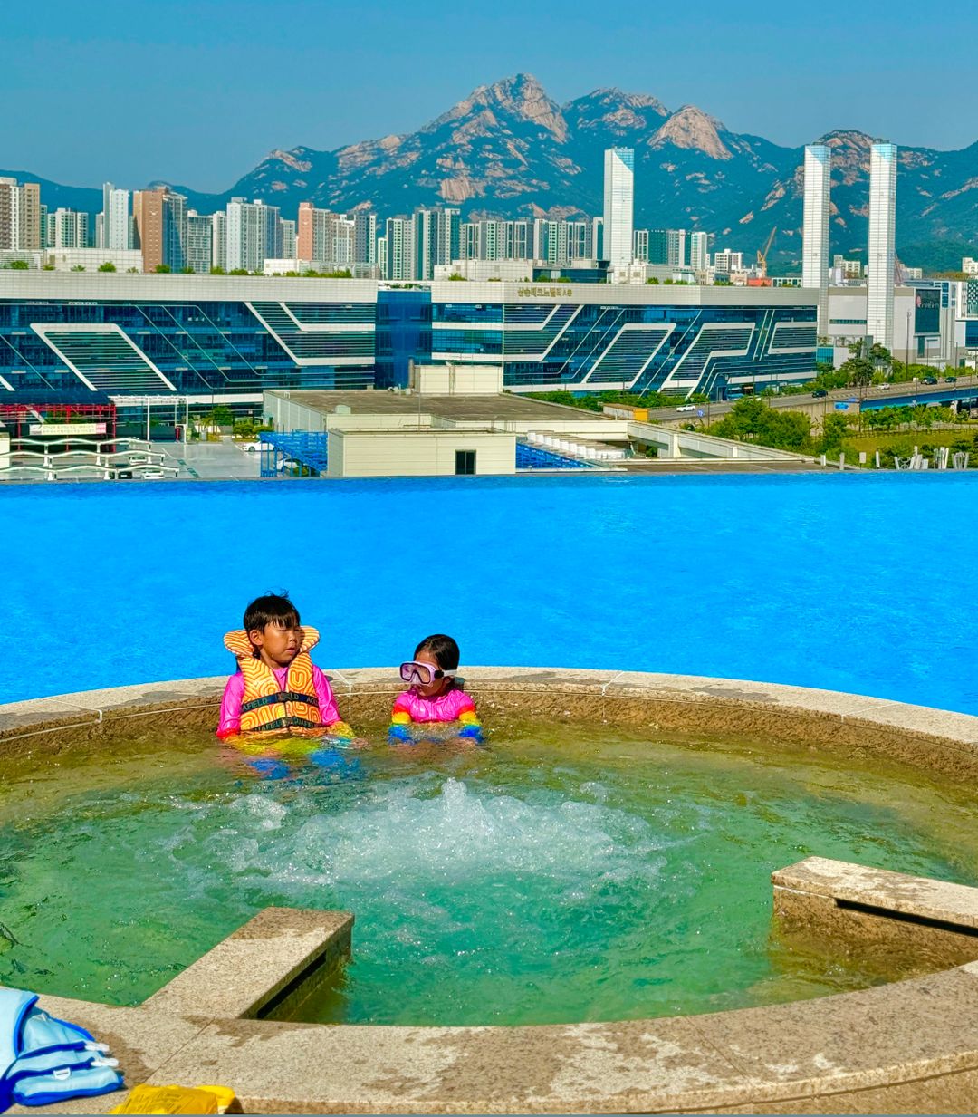https://image.mom-mom.net/eyJidWNrZXQiOiJtb21tb20tbW9tc3RvdWNoIiwia2V5Ijoic2hvd2Nhc2VzLzY4NjQ4ZDkxODkxNGU1YWQwYzI3NGJiZi5qcGciLCJlZGl0cyI6eyJyZXNpemUiOnsid2lkdGgiOjEwODAsIndpdGhvdXRFbmxhcmdlbWVudCI6dHJ1ZX19fQ==